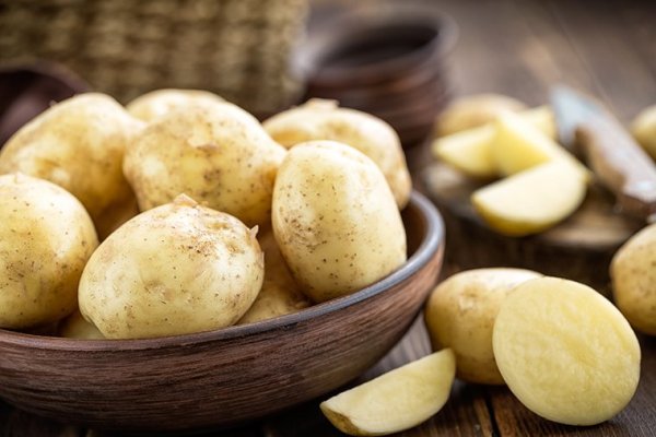 The potatoes are just out of the oven. Remember to keep the texture relaxed