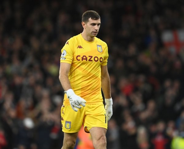Sakha: Martin saves top, his feet are not outstanding, but I don t think Onana is much better either