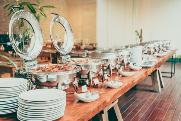 You may not only eat delicious food. Pay attention to 4 things to do in the buffet to avoid causing your stomach.